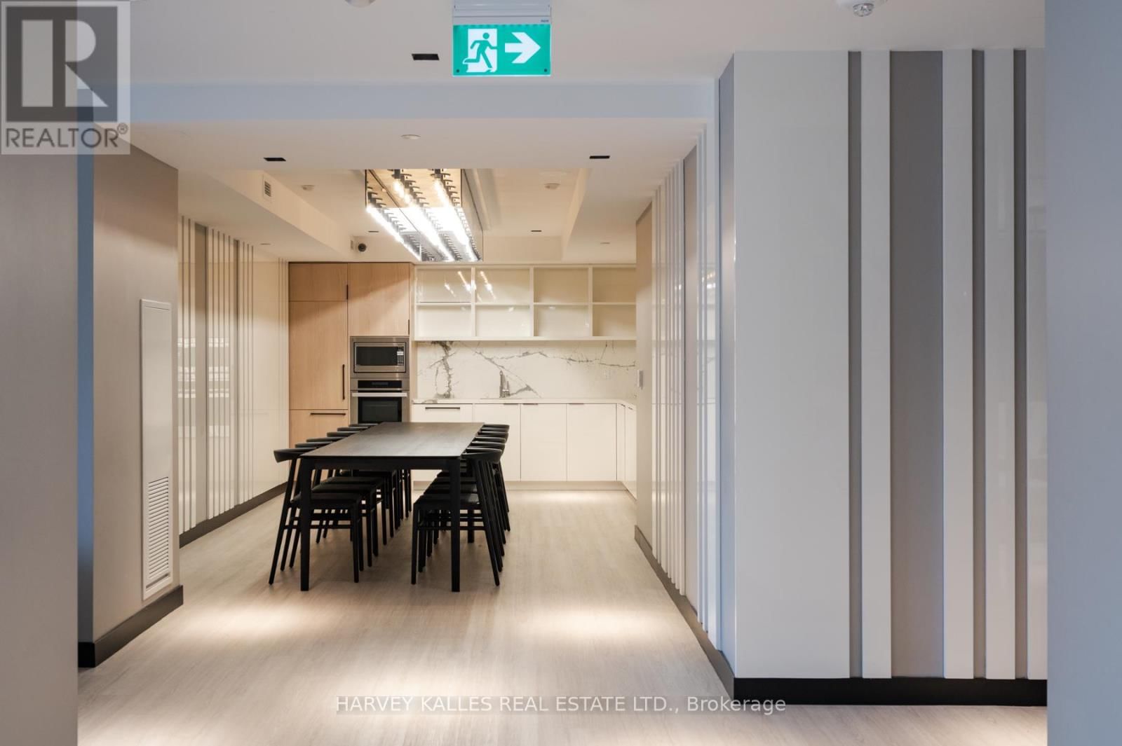 507 - 2 AUGUSTA AVENUE Image 32