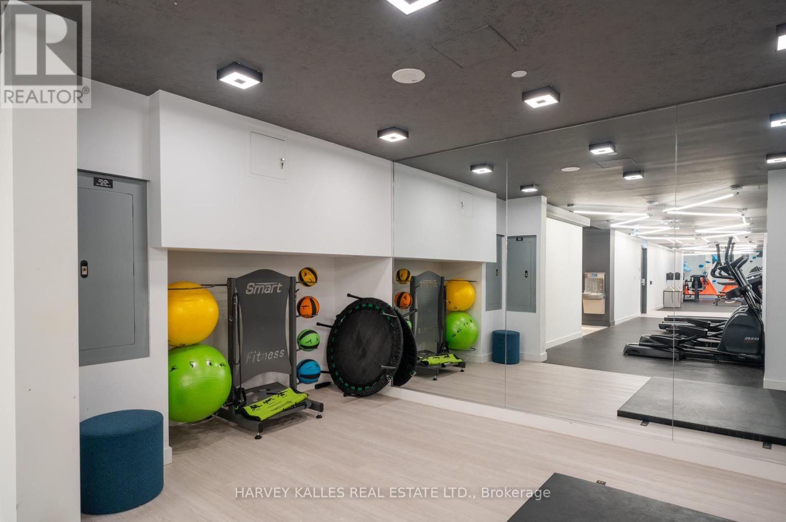 507 - 2 AUGUSTA AVENUE Image 36