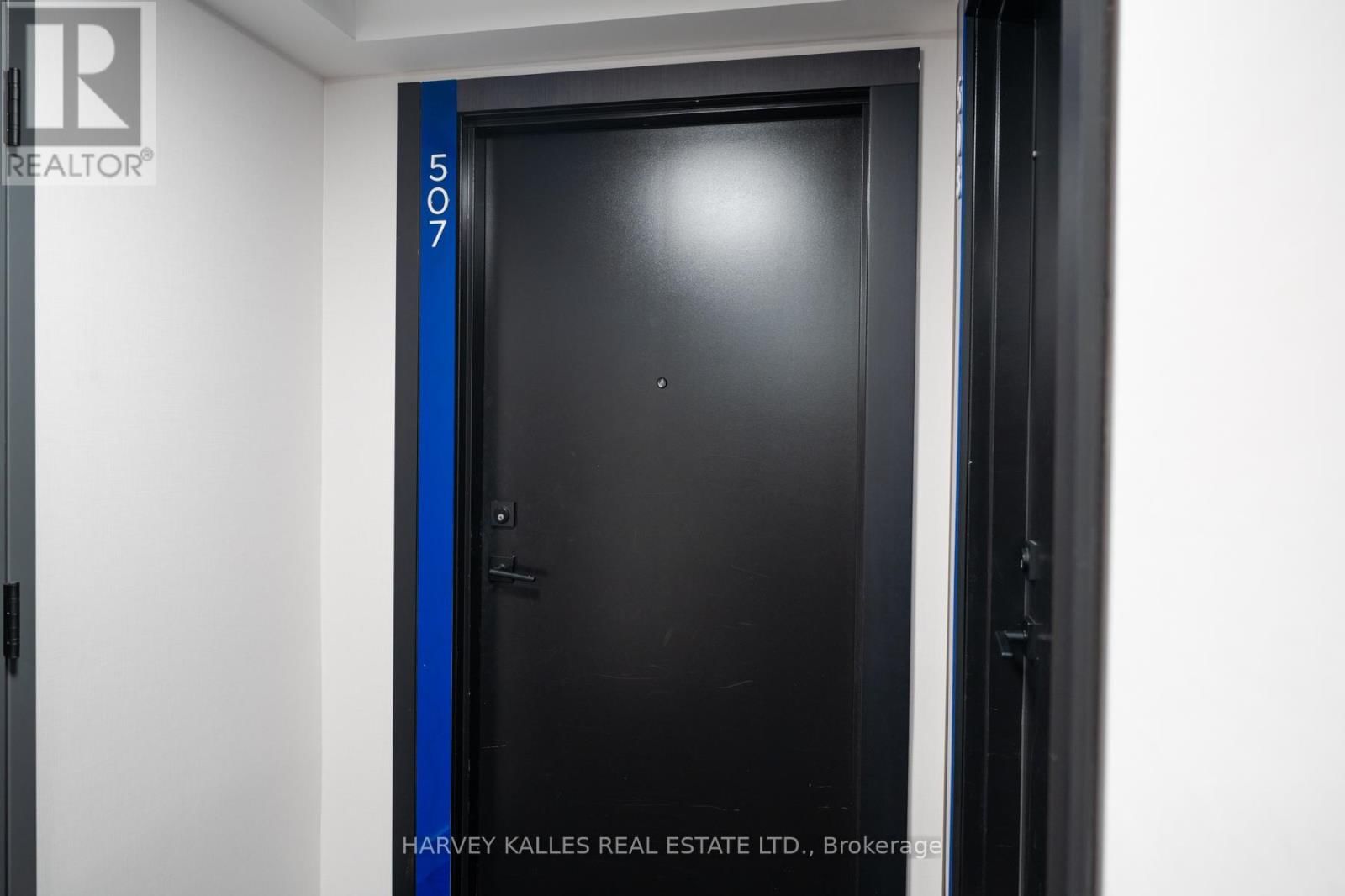 507 - 2 AUGUSTA AVENUE Image 5