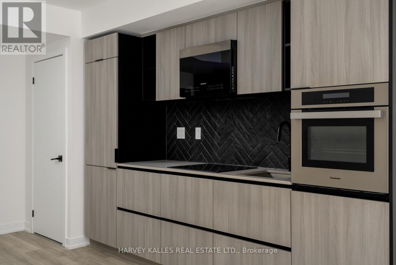 507 - 2 AUGUSTA AVENUE Image 9