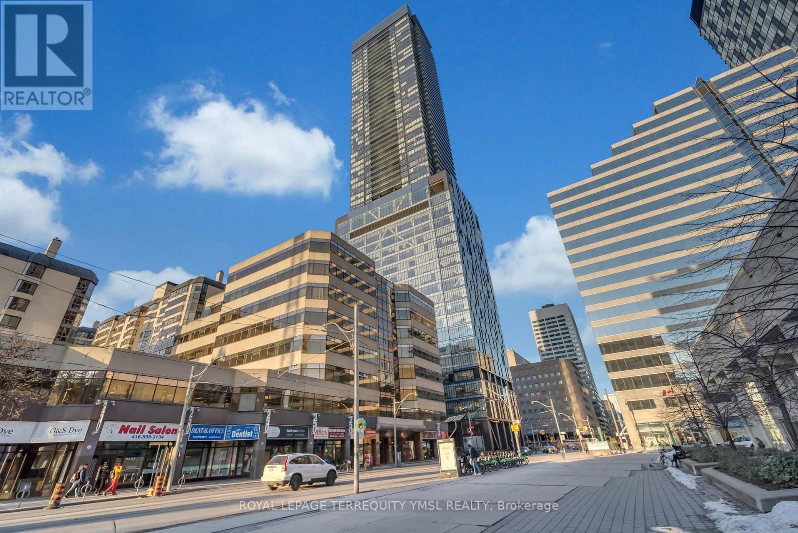 4506 - 488 UNIVERSITY AVENUE Image 1