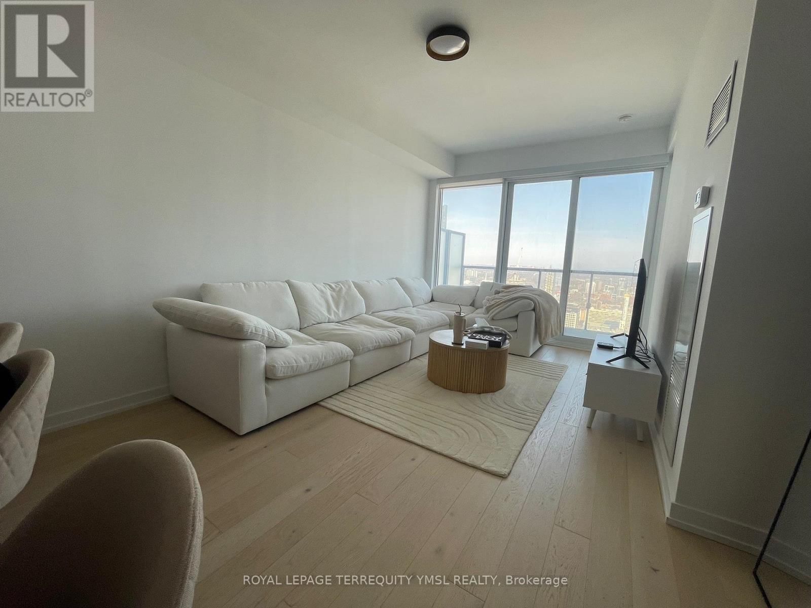 4506 - 488 UNIVERSITY AVENUE Image 10