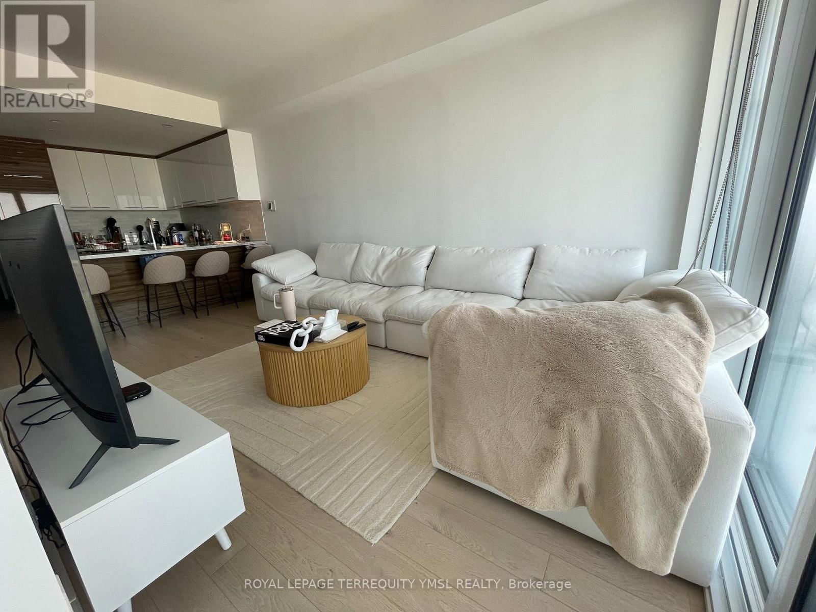 4506 - 488 UNIVERSITY AVENUE Image 11