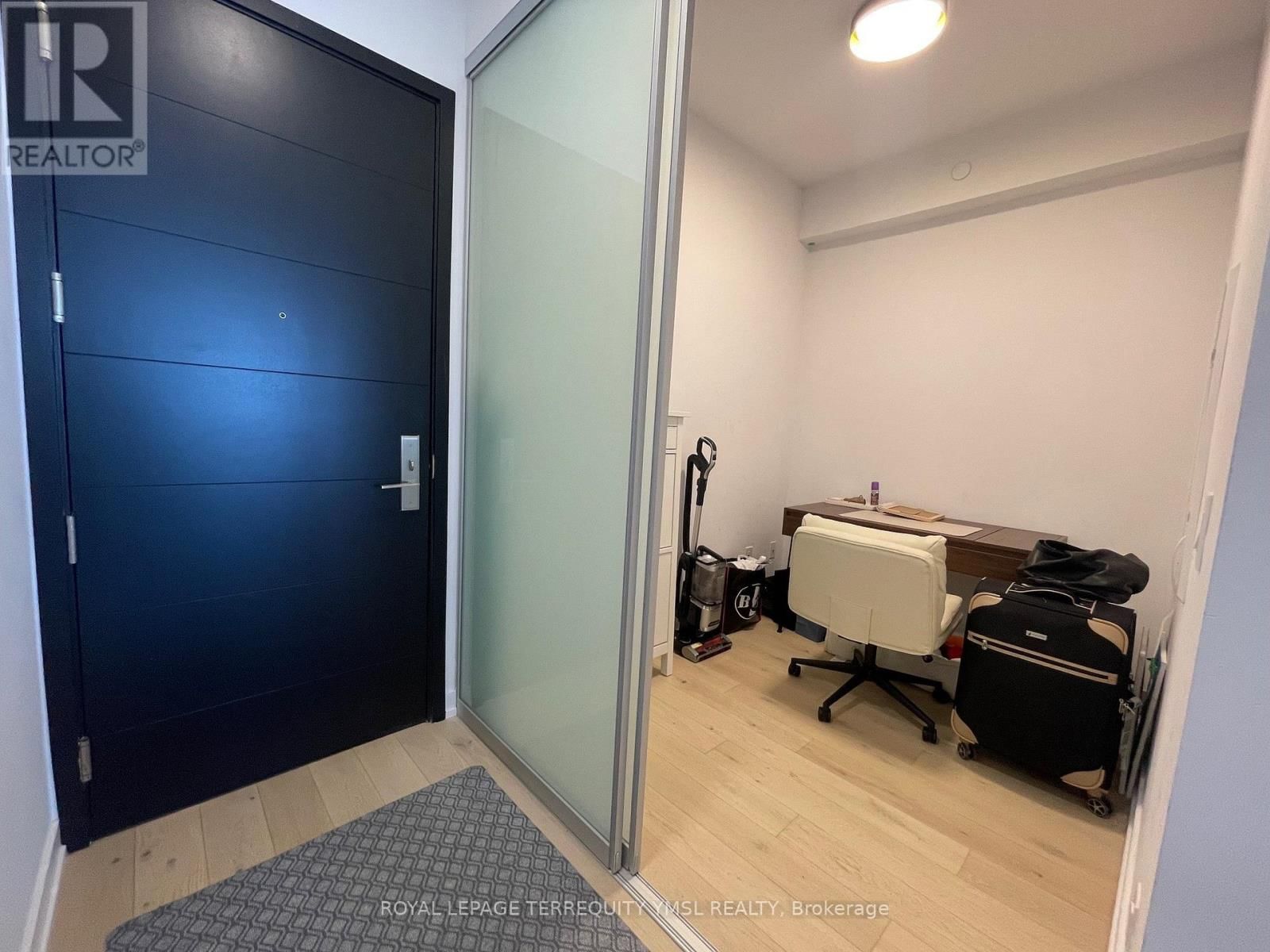 4506 - 488 UNIVERSITY AVENUE Image 19