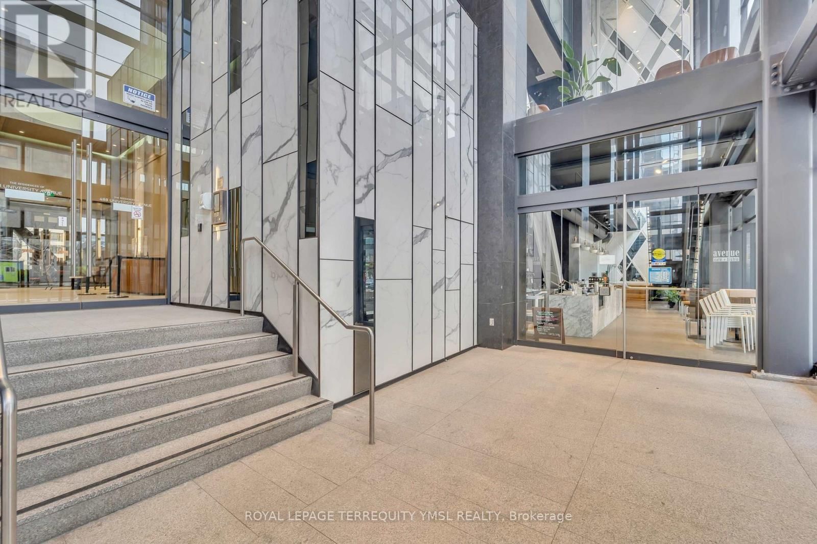 4506 - 488 UNIVERSITY AVENUE Image 2