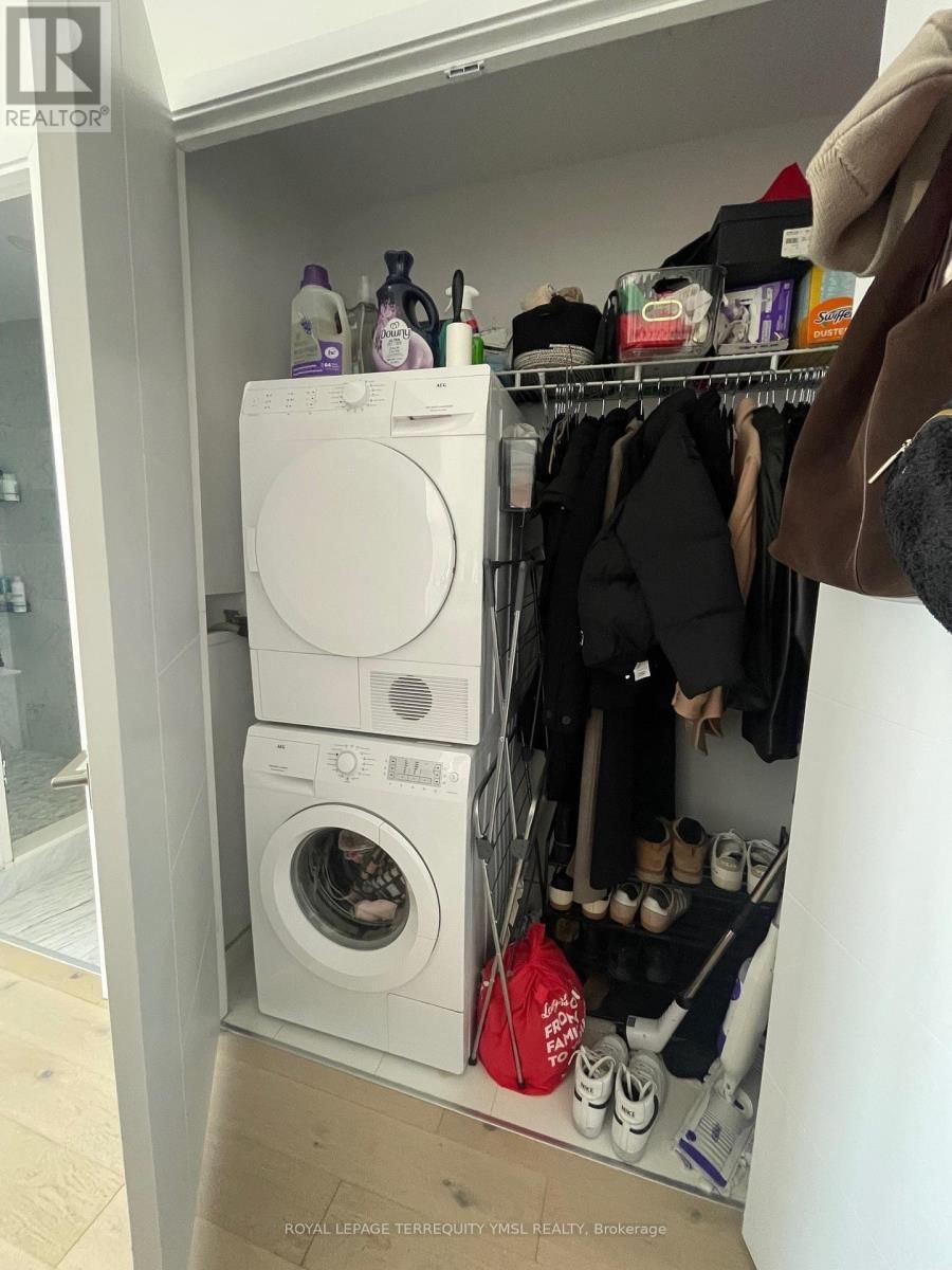 4506 - 488 UNIVERSITY AVENUE Image 20