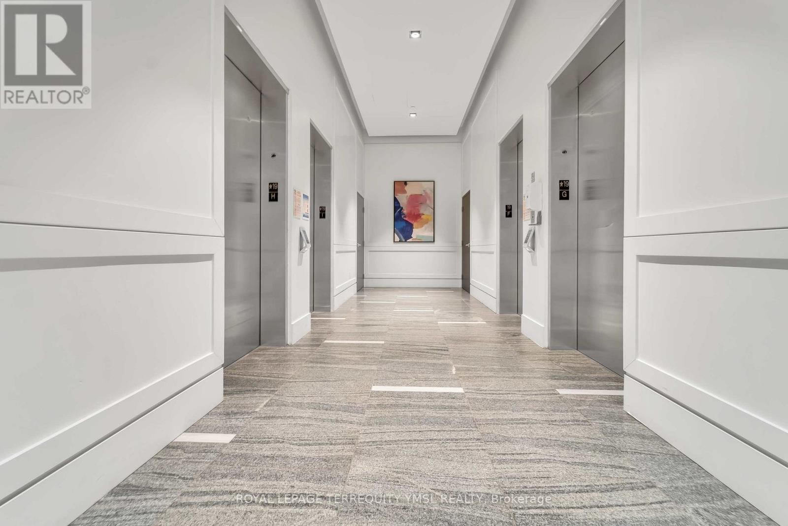 4506 - 488 UNIVERSITY AVENUE Image 5