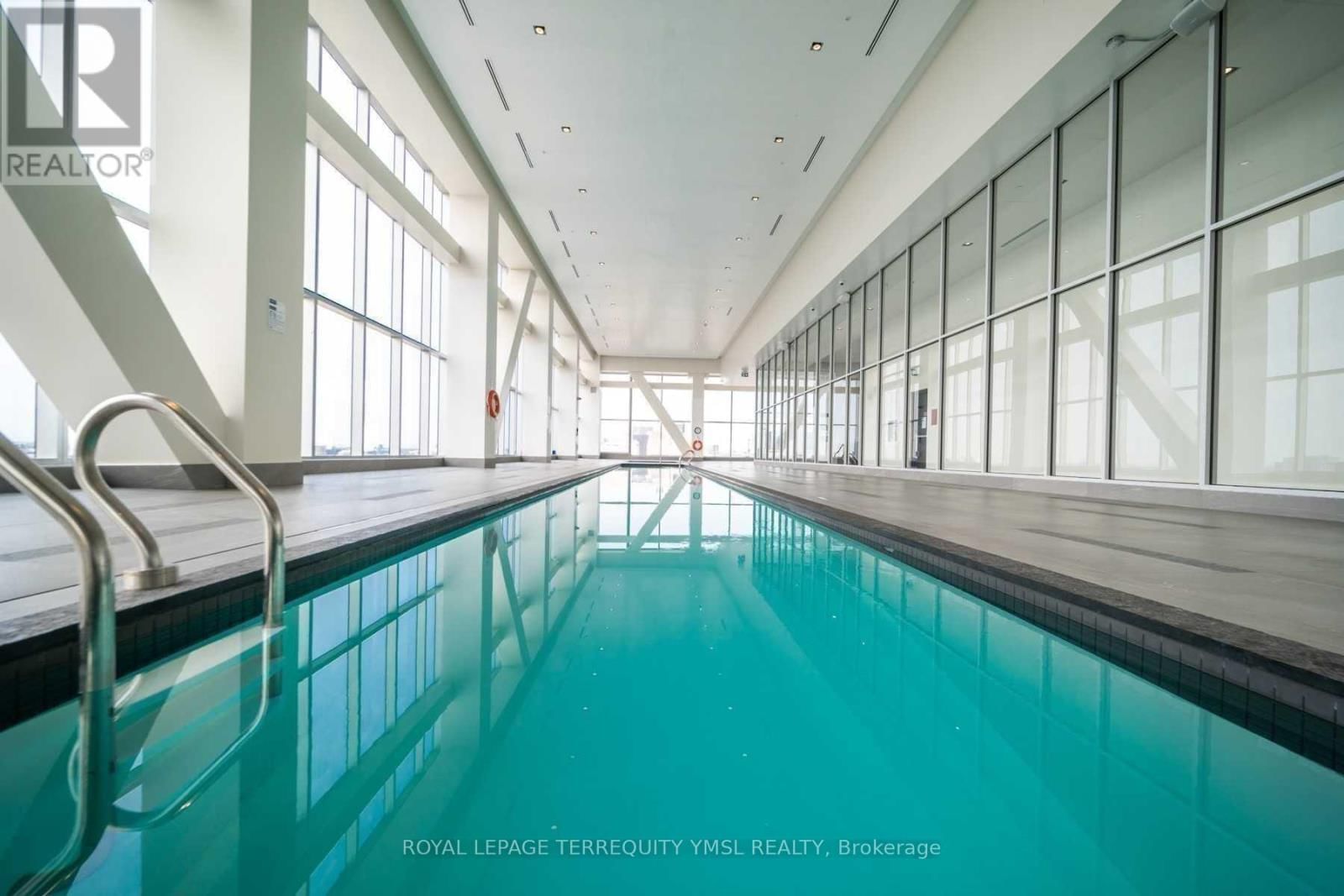 4506 - 488 UNIVERSITY AVENUE Image 7