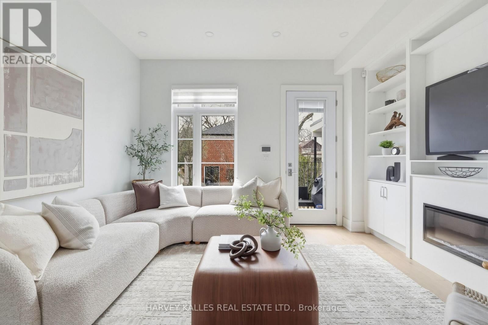 599 SOUDAN AVENUE Image 18