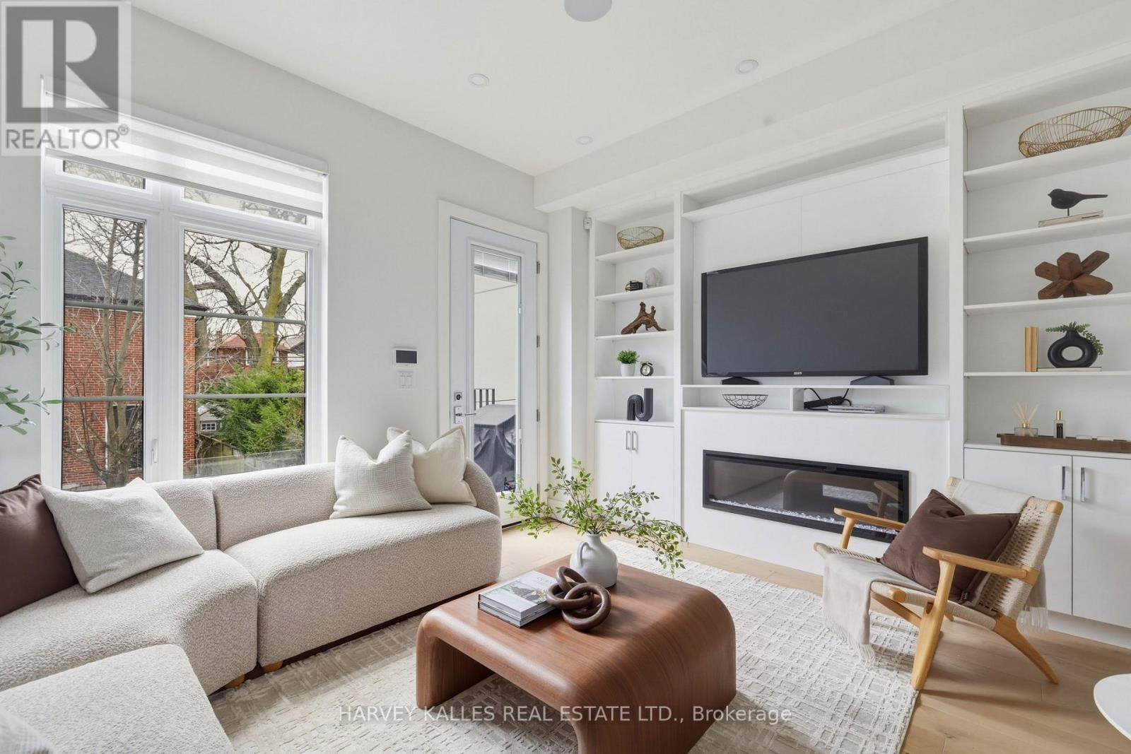 599 SOUDAN AVENUE Image 19