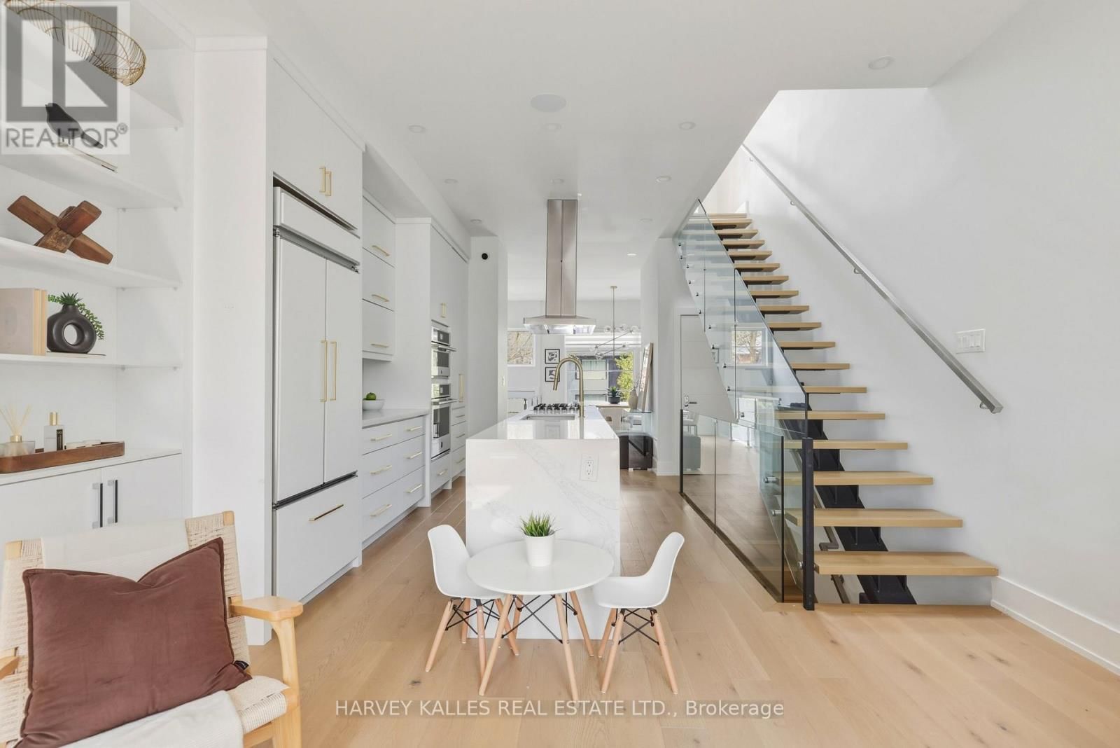 599 SOUDAN AVENUE Image 21