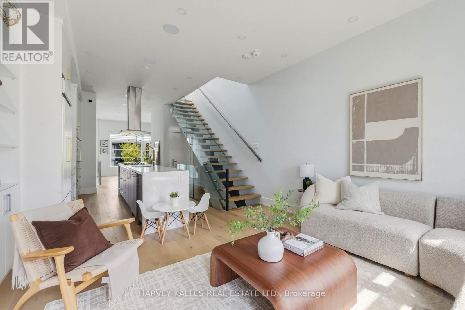 599 SOUDAN AVENUE Image 22