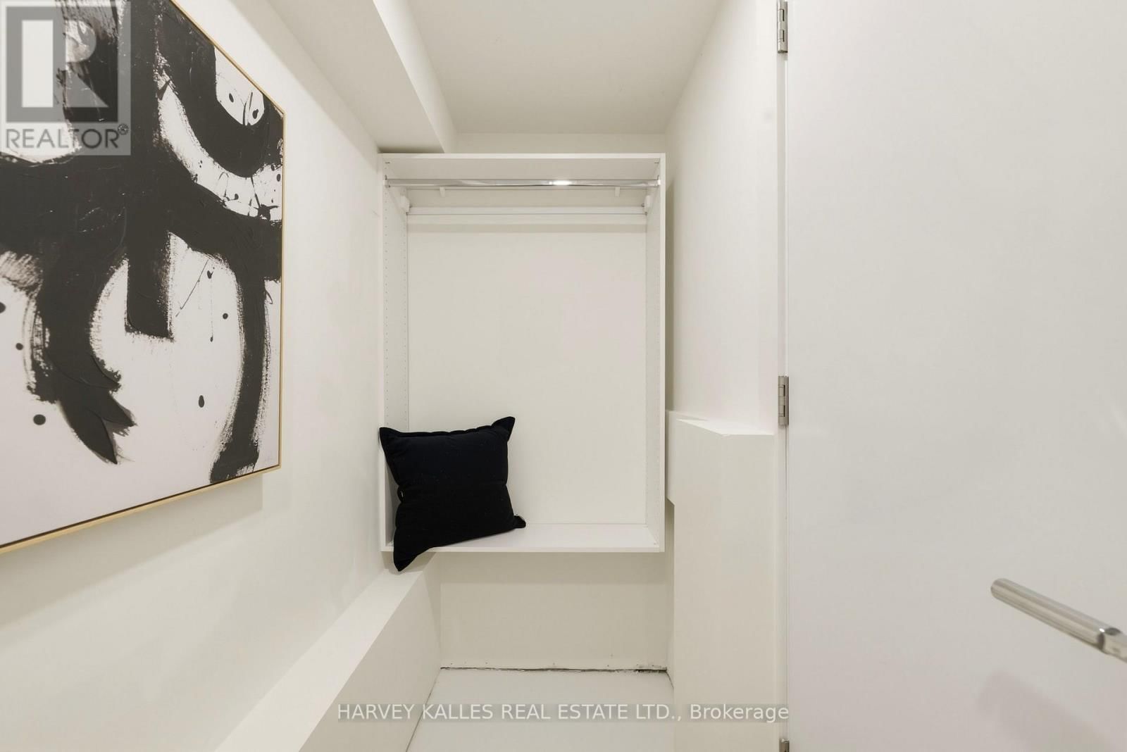 599 SOUDAN AVENUE Image 24