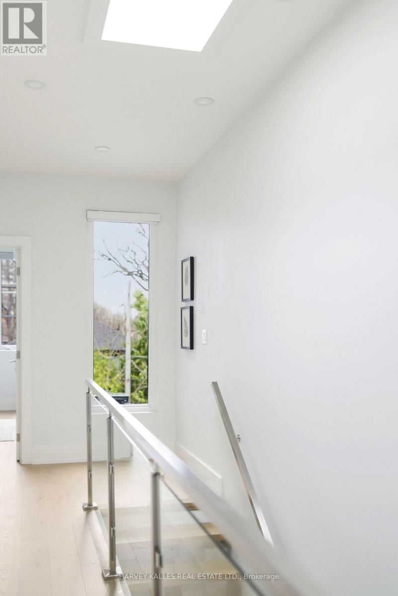 599 SOUDAN AVENUE Image 25