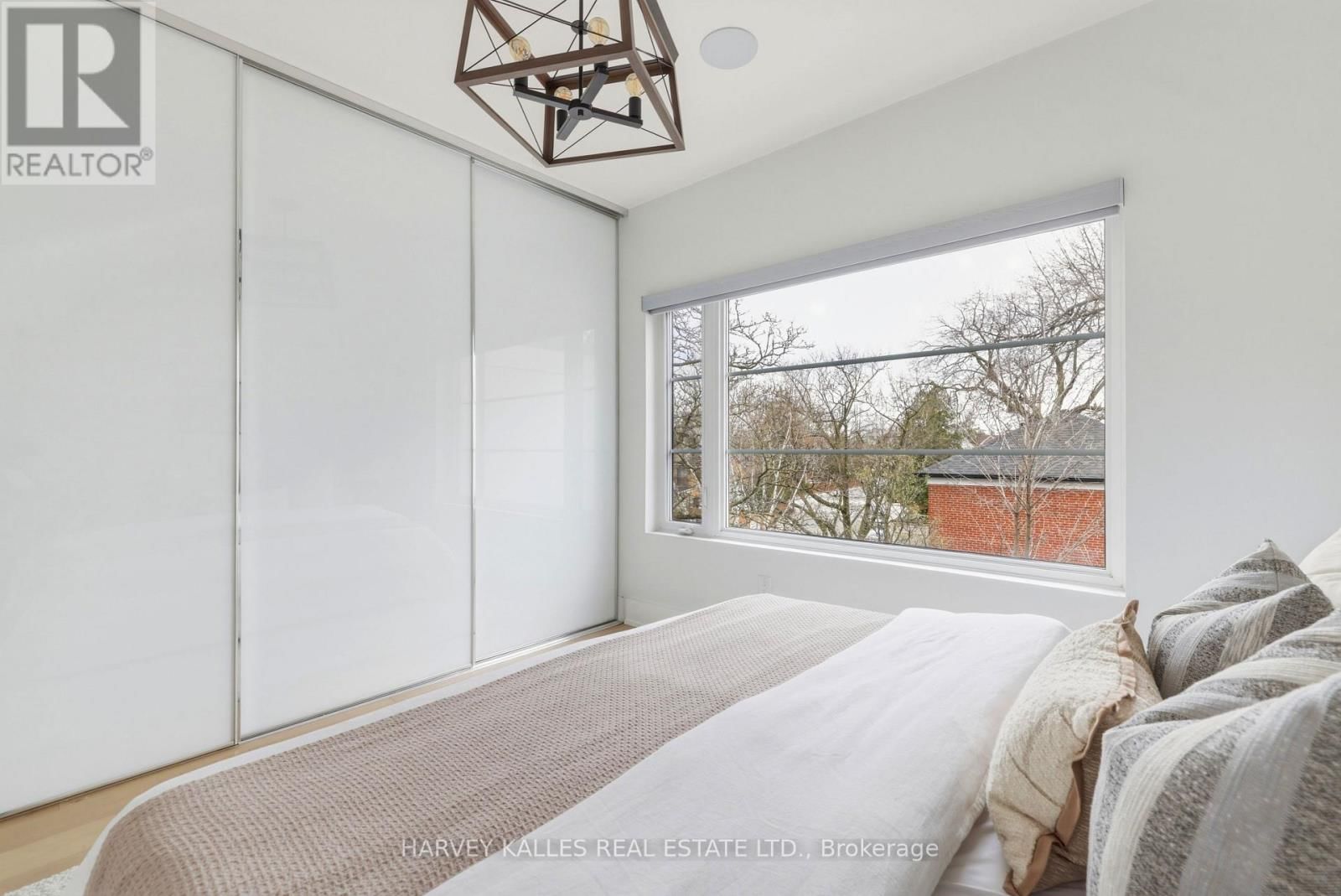 599 SOUDAN AVENUE Image 26