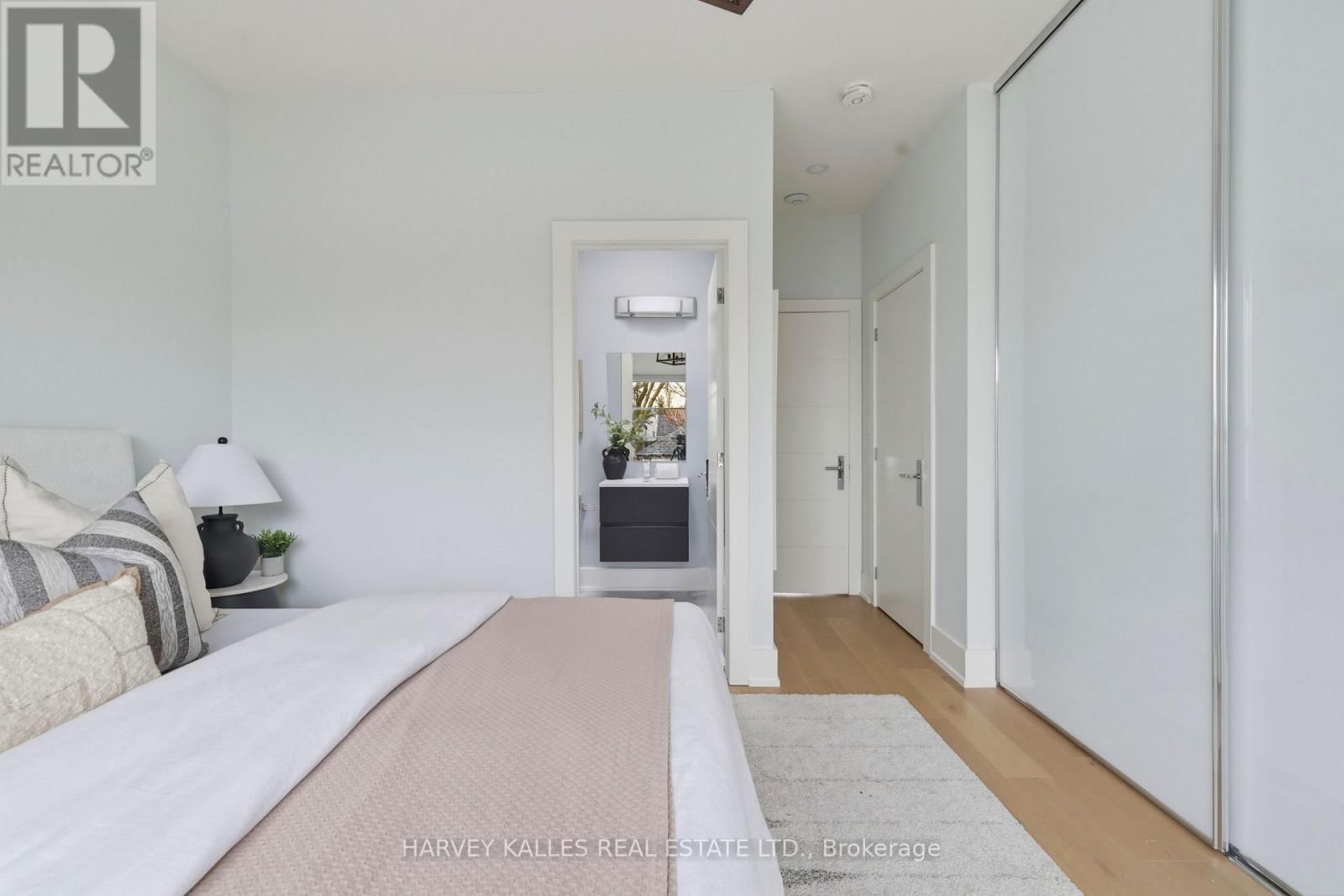 599 SOUDAN AVENUE Image 29