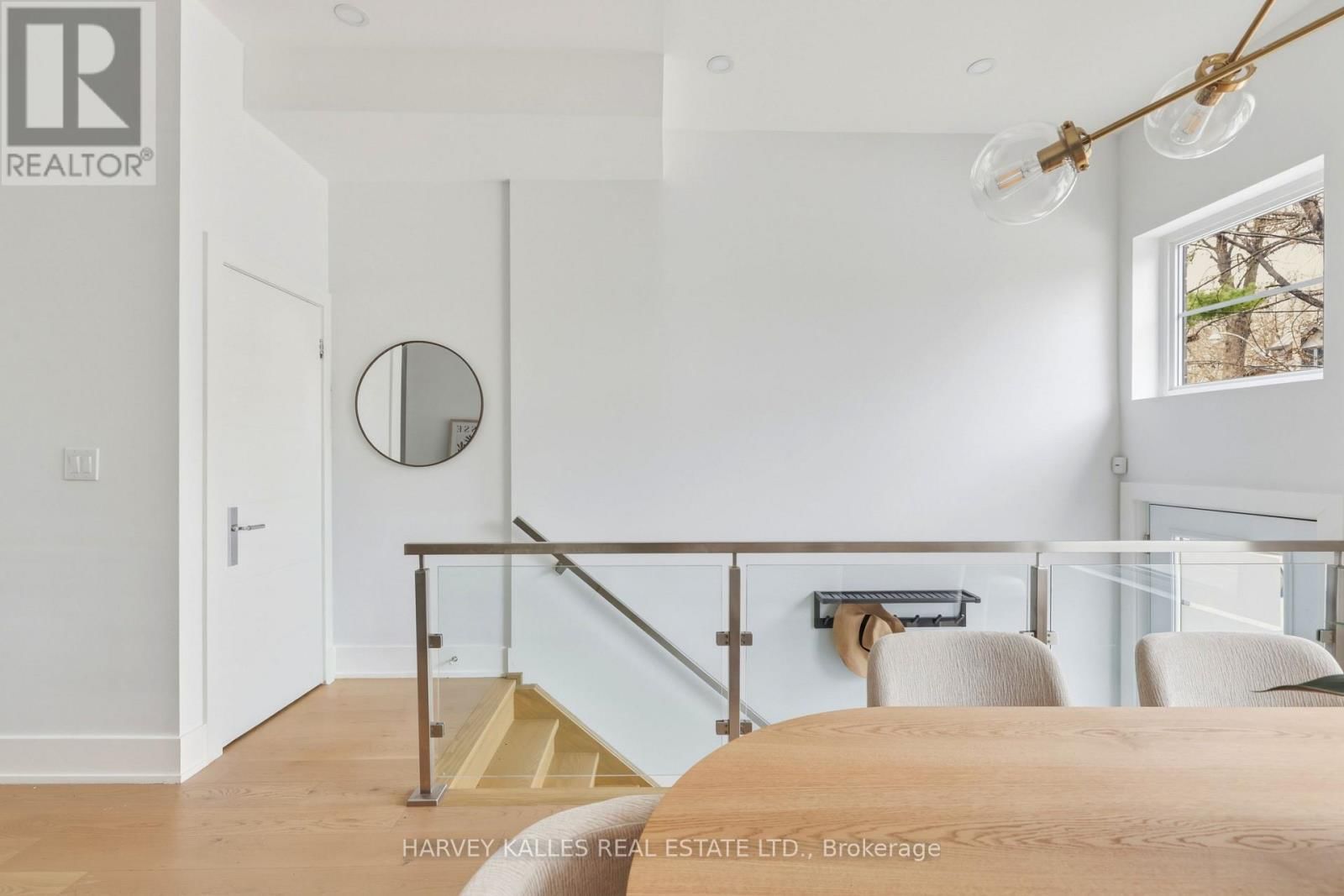 599 SOUDAN AVENUE Image 3