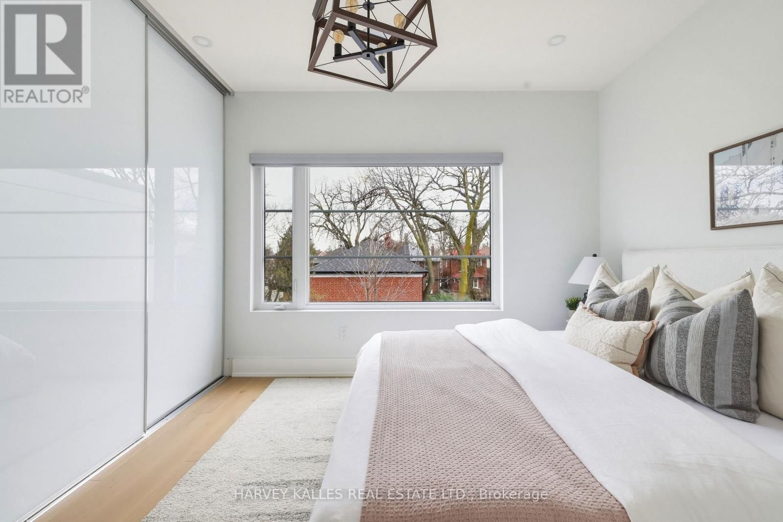 599 SOUDAN AVENUE Image 30