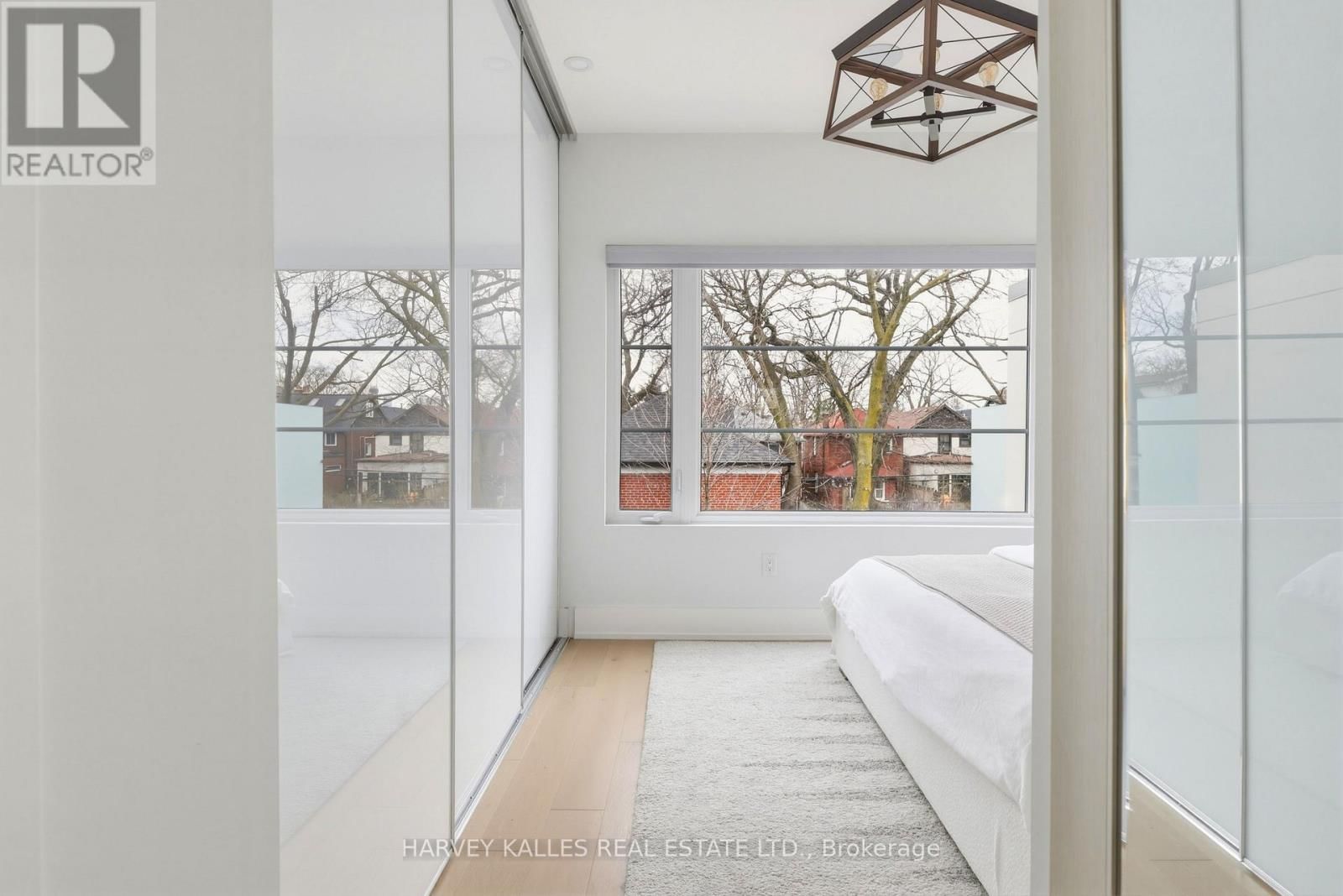 599 SOUDAN AVENUE Image 33