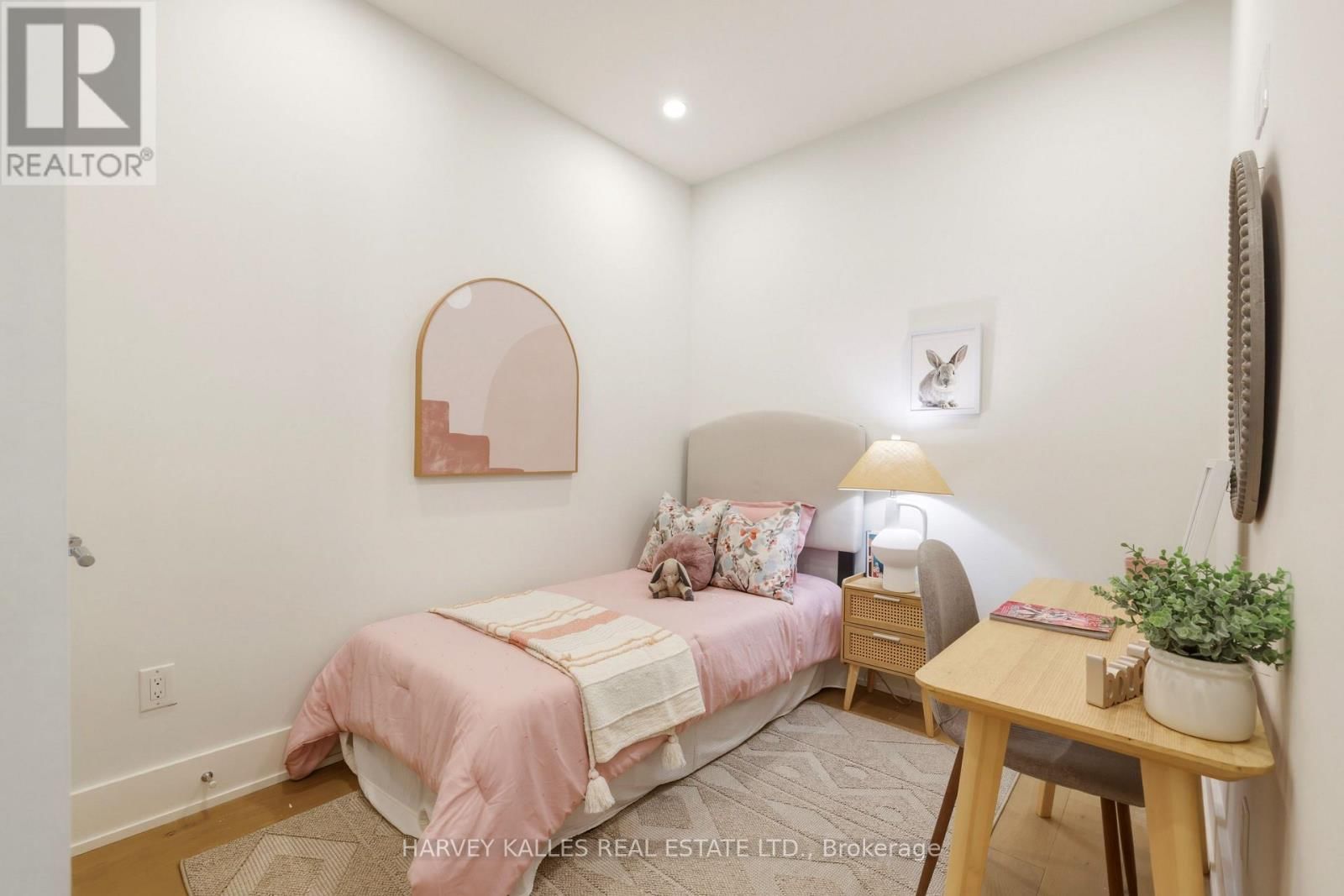 599 SOUDAN AVENUE Image 34