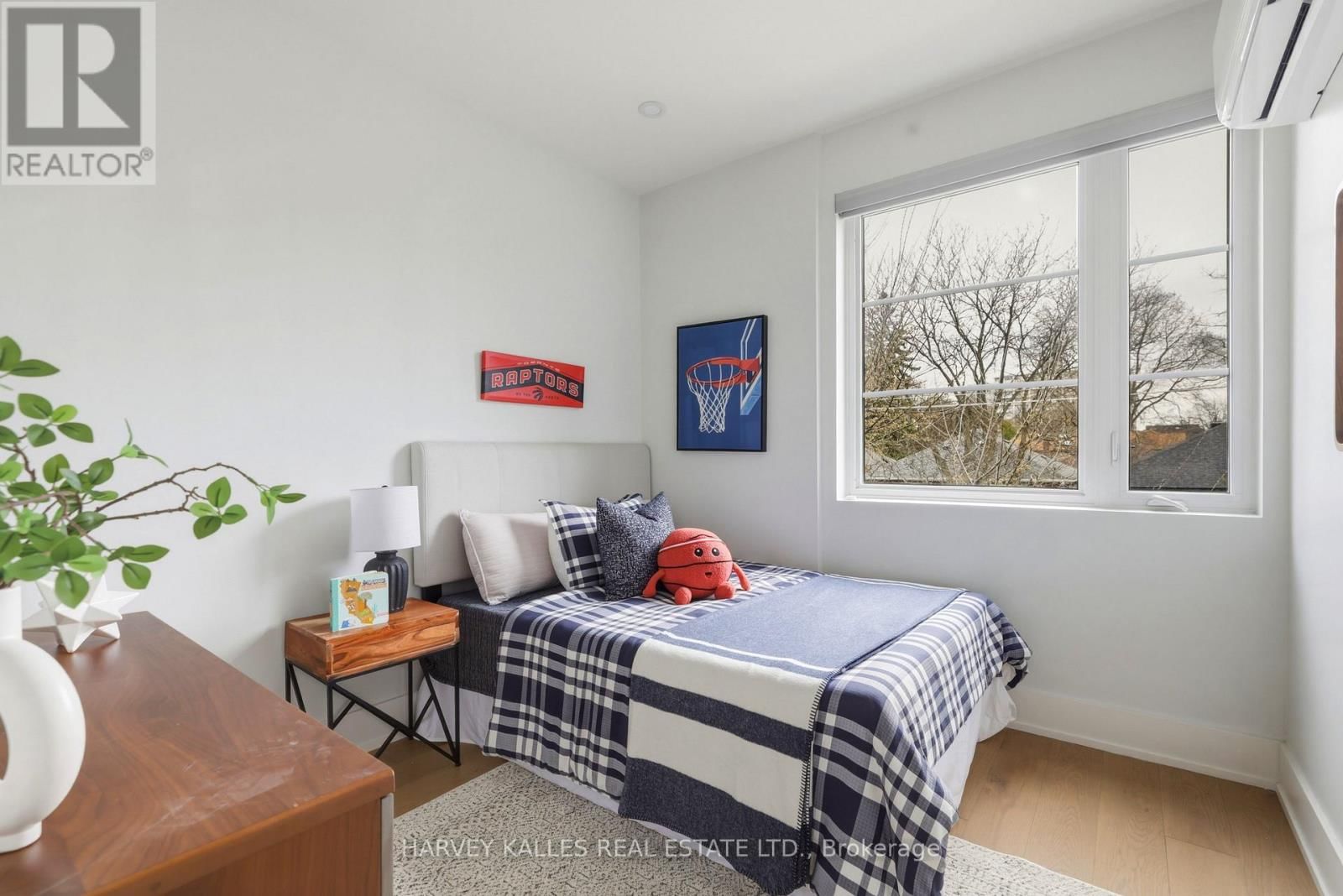 599 SOUDAN AVENUE Image 38