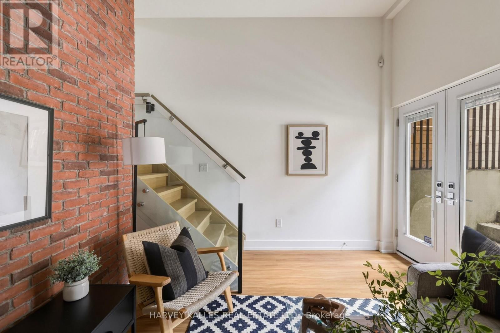 599 SOUDAN AVENUE Image 40