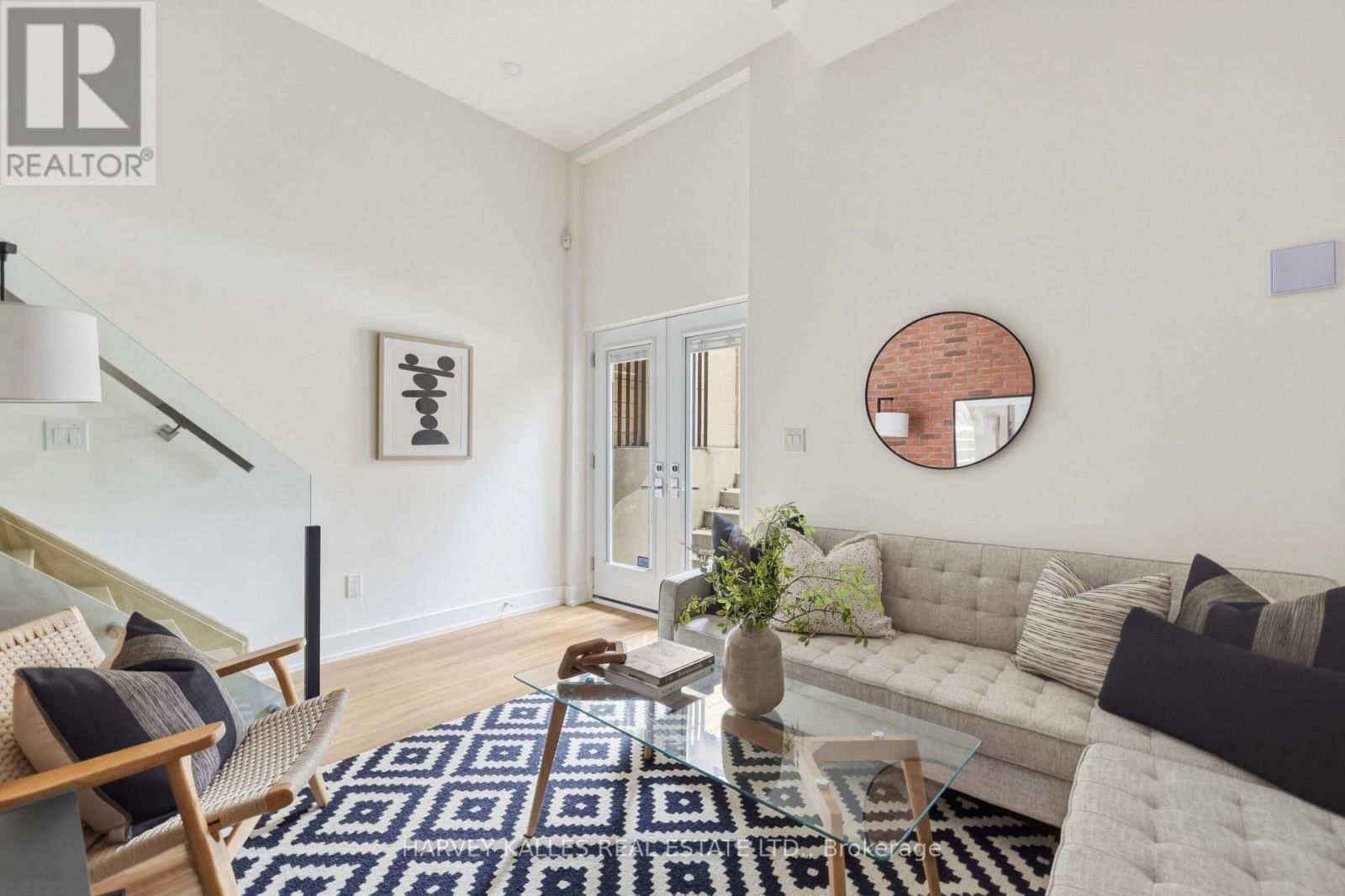 599 SOUDAN AVENUE Image 41