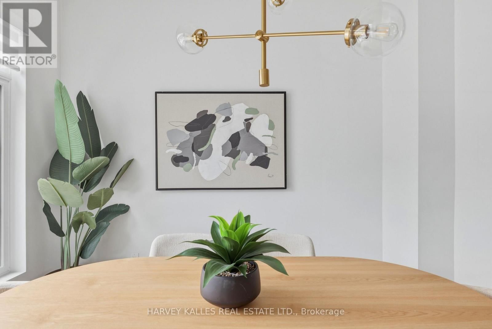 599 SOUDAN AVENUE Image 7