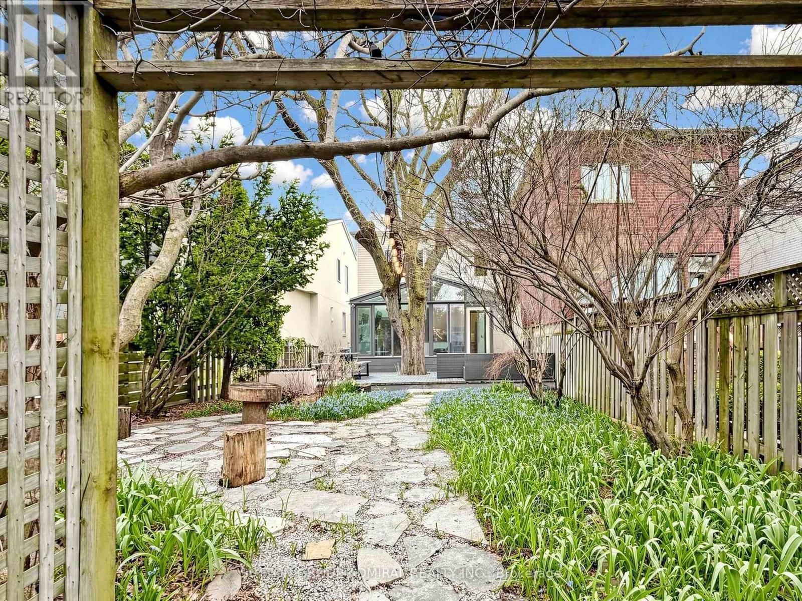 329 MELROSE AVENUE Image 33