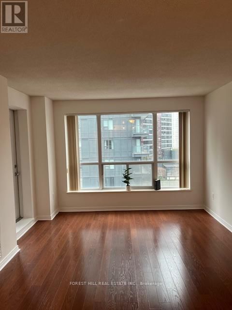 1205 - 925 BAY STREET Image 11