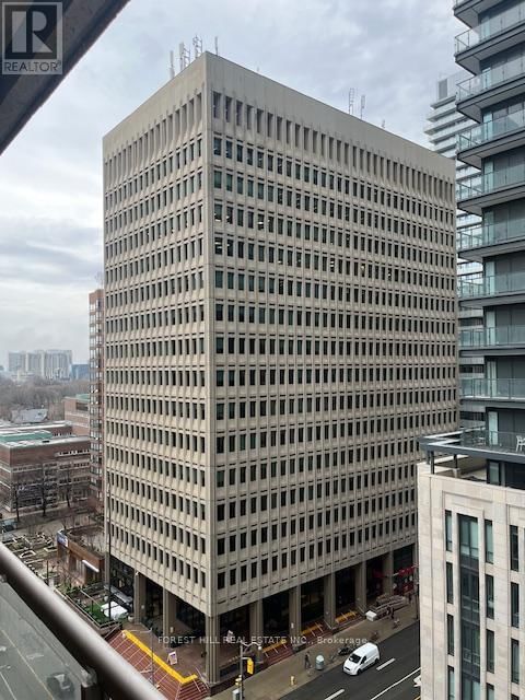 1205 - 925 BAY STREET Image 21