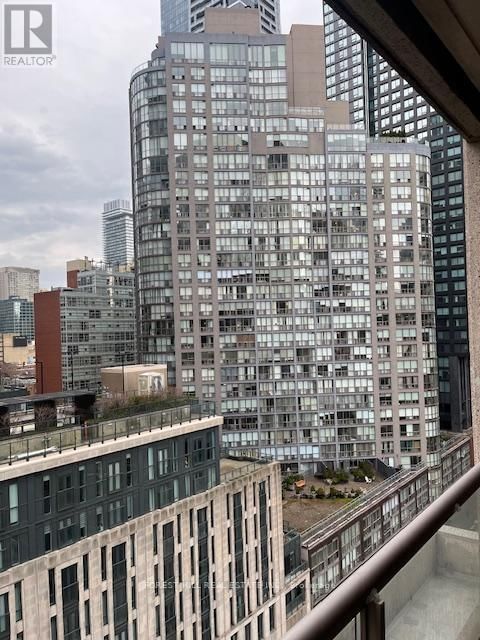 1205 - 925 BAY STREET Image 23