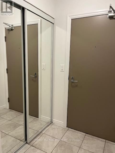 1205 - 925 BAY STREET Image 3