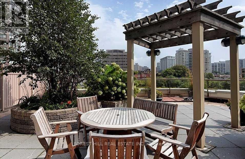 1205 - 925 BAY STREET Image 32