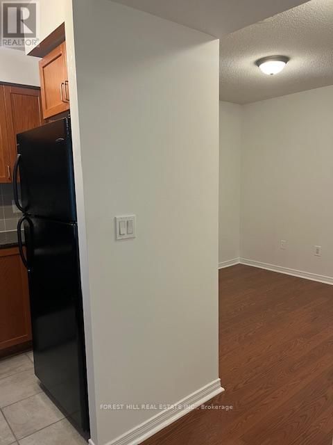 1205 - 925 BAY STREET Image 7