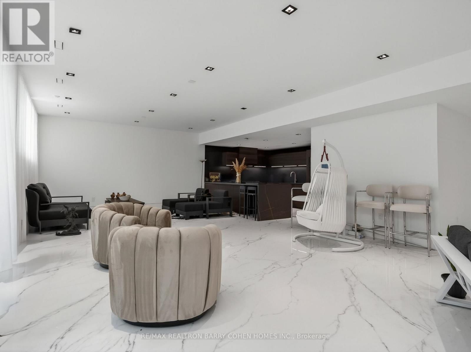 8 CADMUS ROAD Image 26