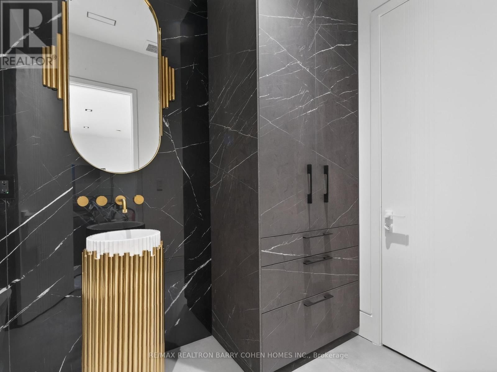 8 CADMUS ROAD Image 30