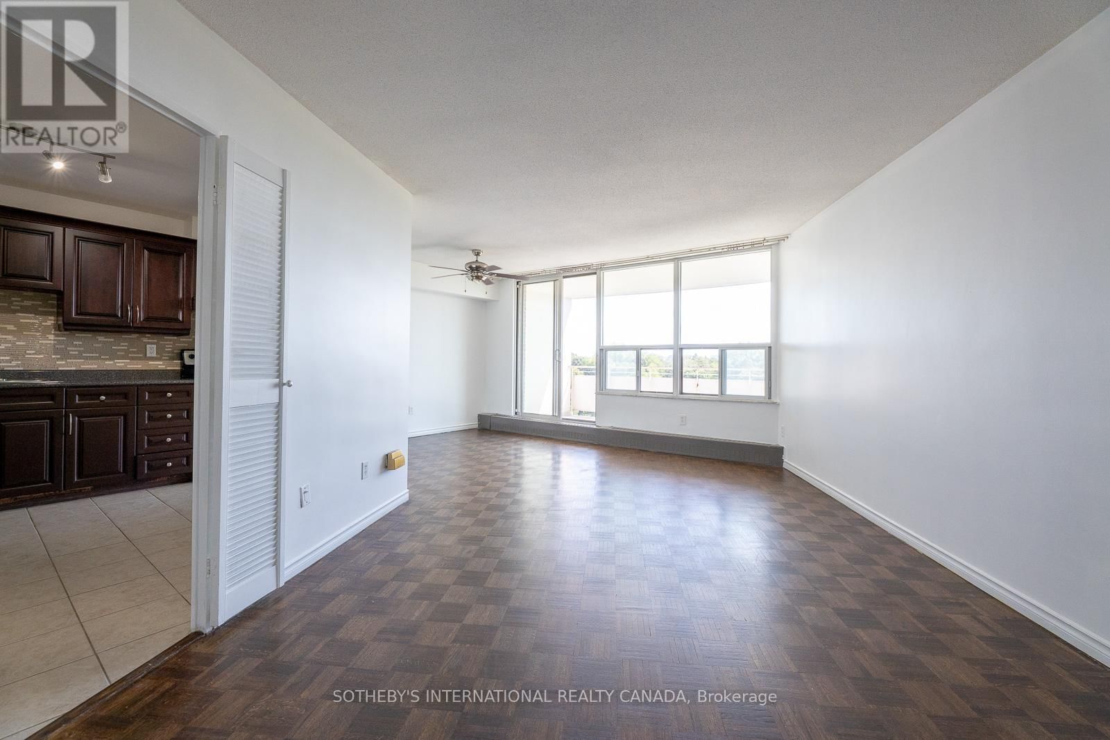 706 - 60 PAVANE LINK WAY Image 19