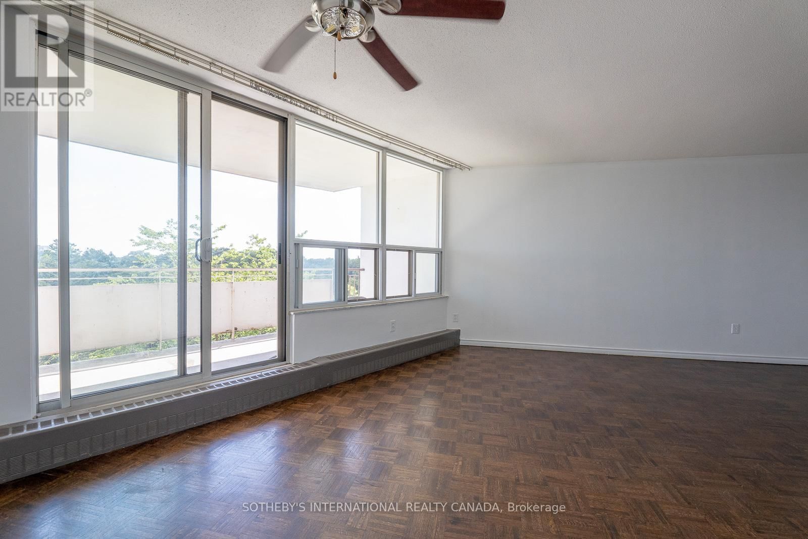 706 - 60 PAVANE LINK WAY Image 22