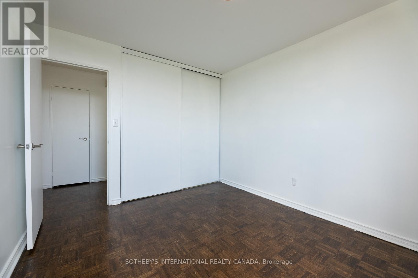 706 - 60 PAVANE LINK WAY Image 25