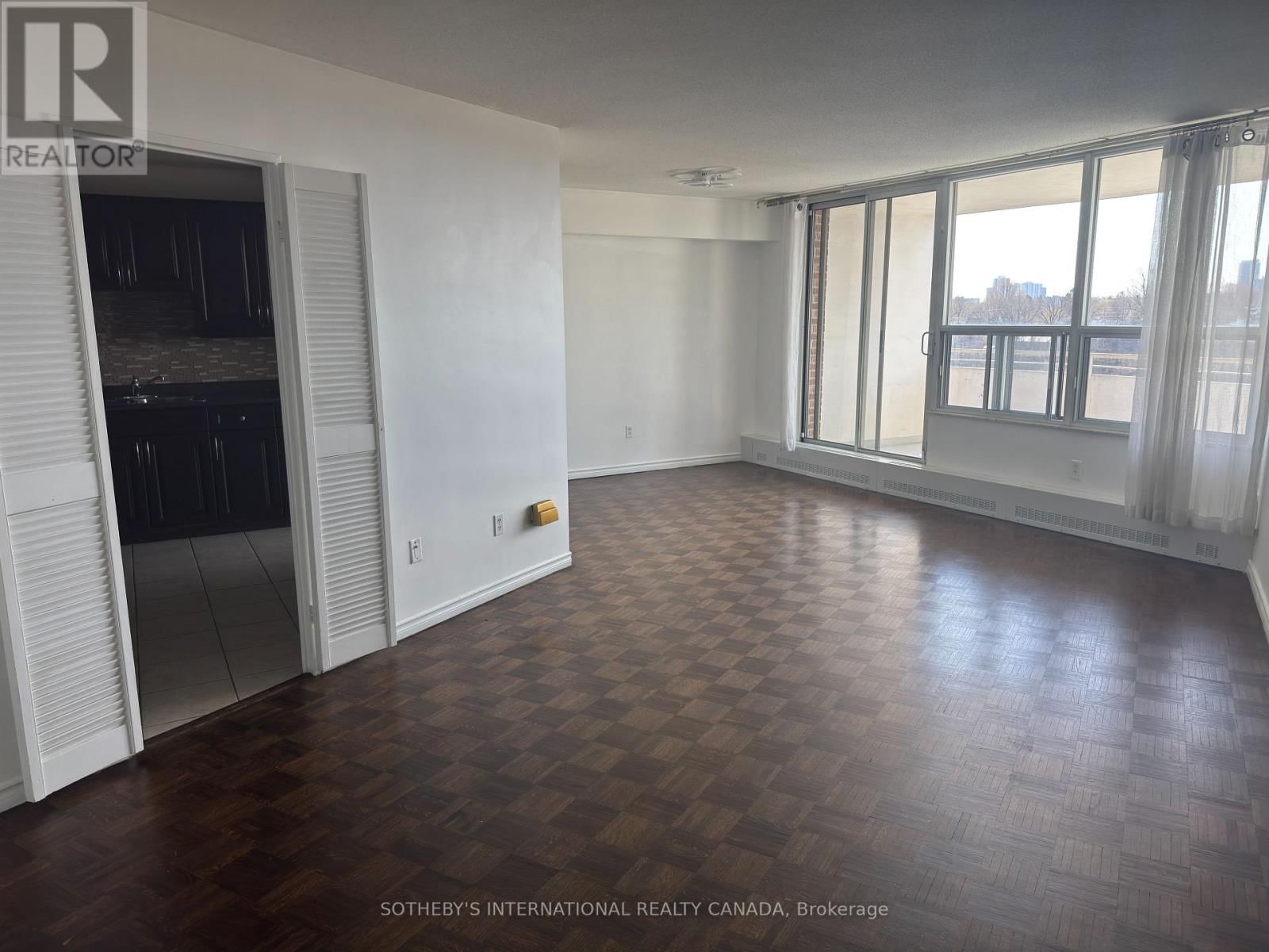 706 - 60 PAVANE LINK WAY Image 5