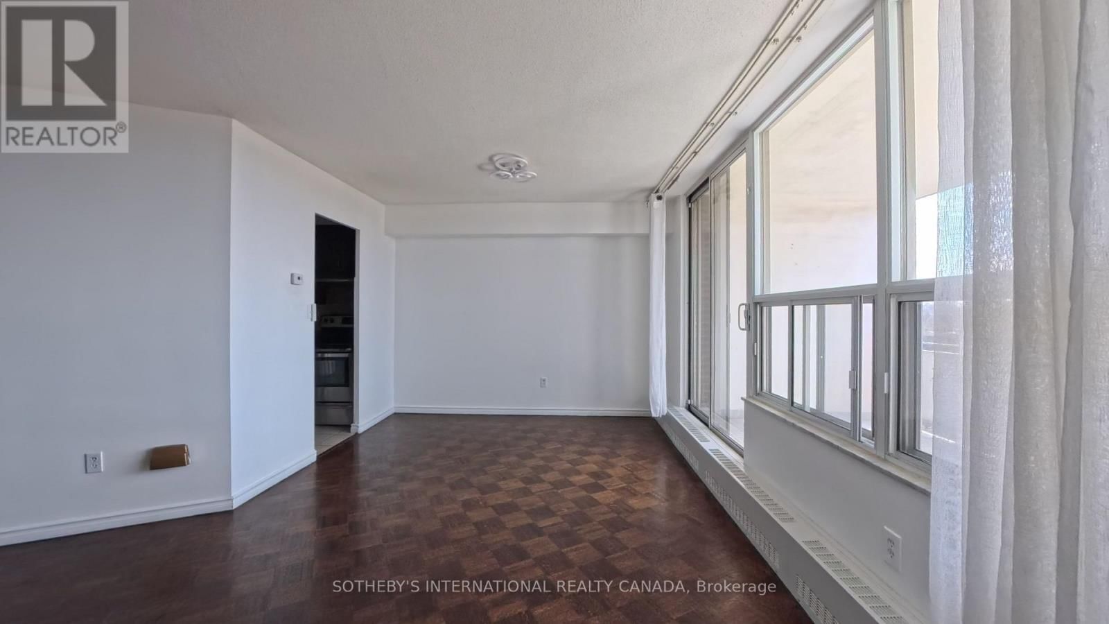 706 - 60 PAVANE LINK WAY Image 6