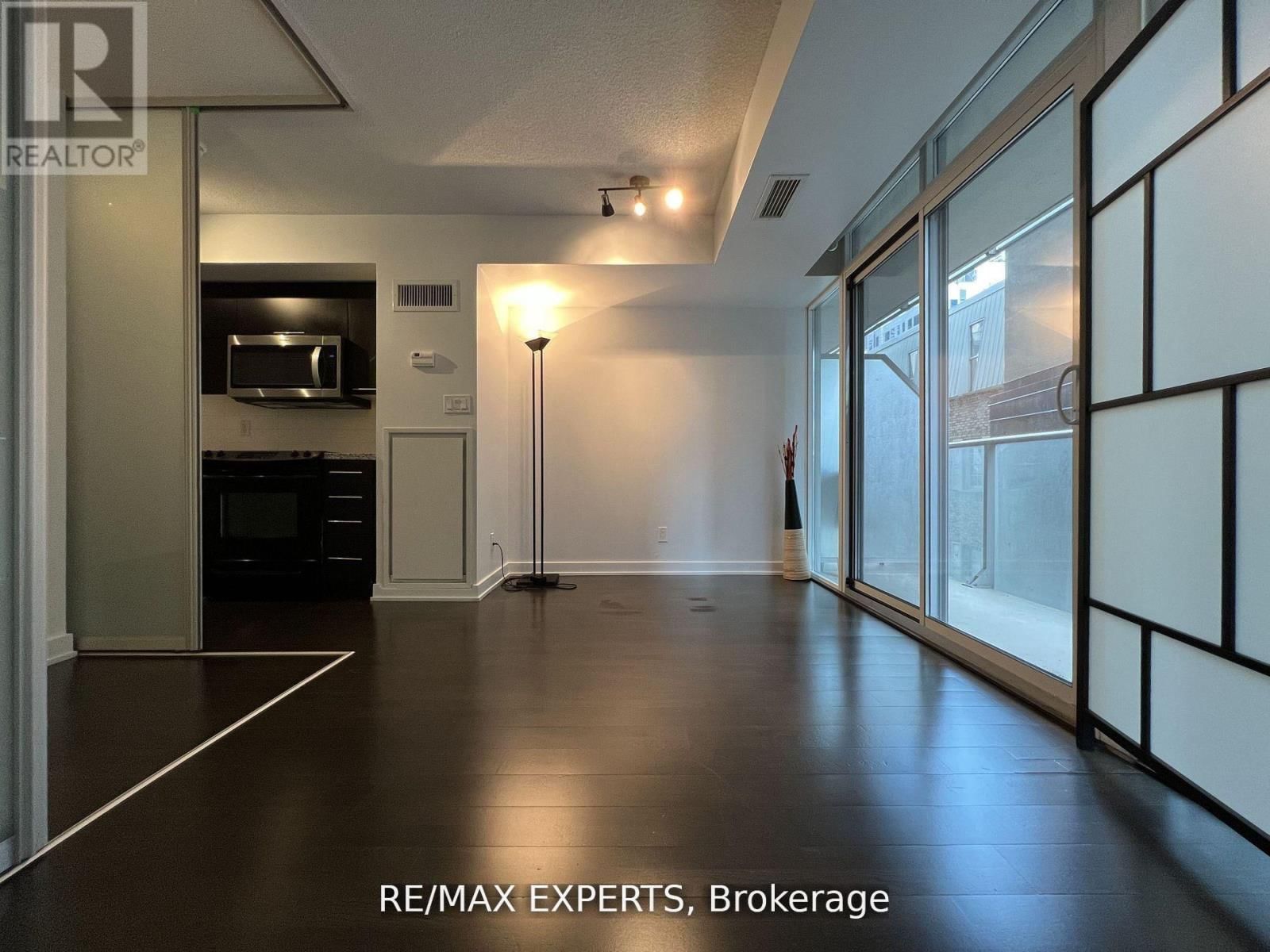 302 - 126 SIMCOE STREET Image 14