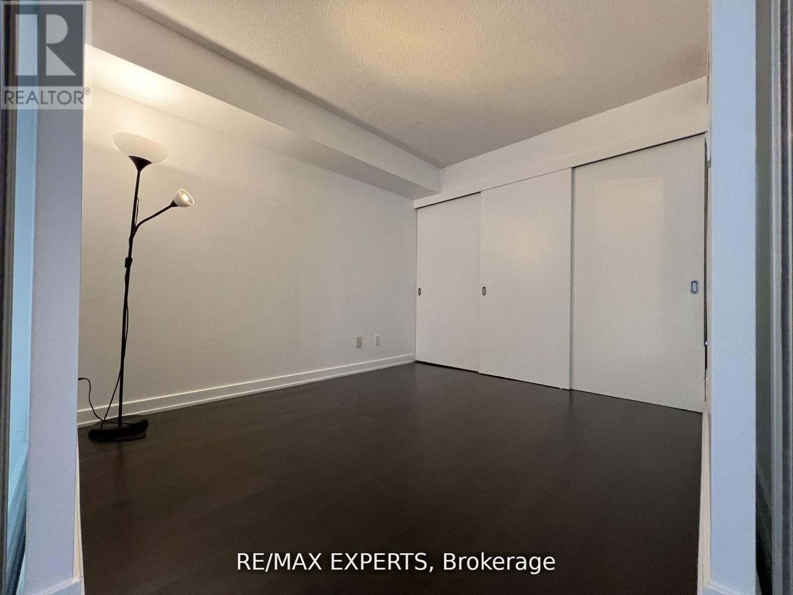 302 - 126 SIMCOE STREET Image 16