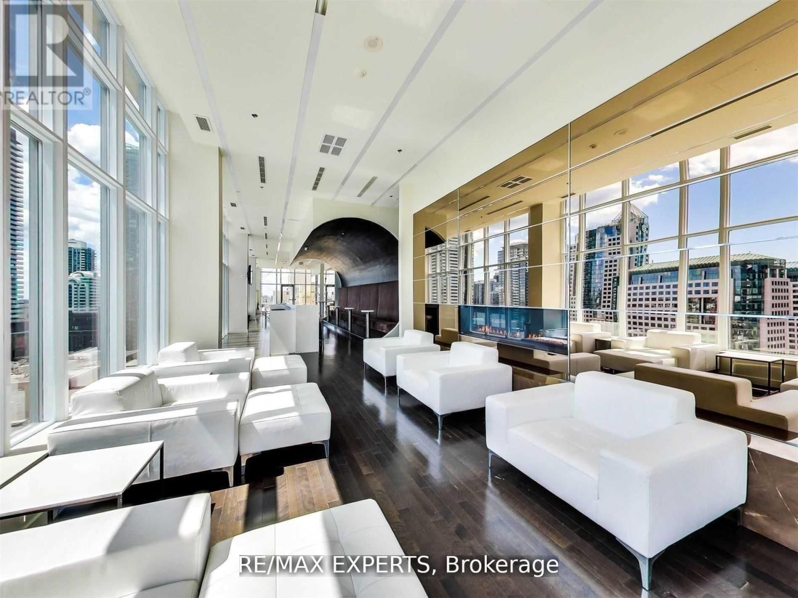 302 - 126 SIMCOE STREET Image 22