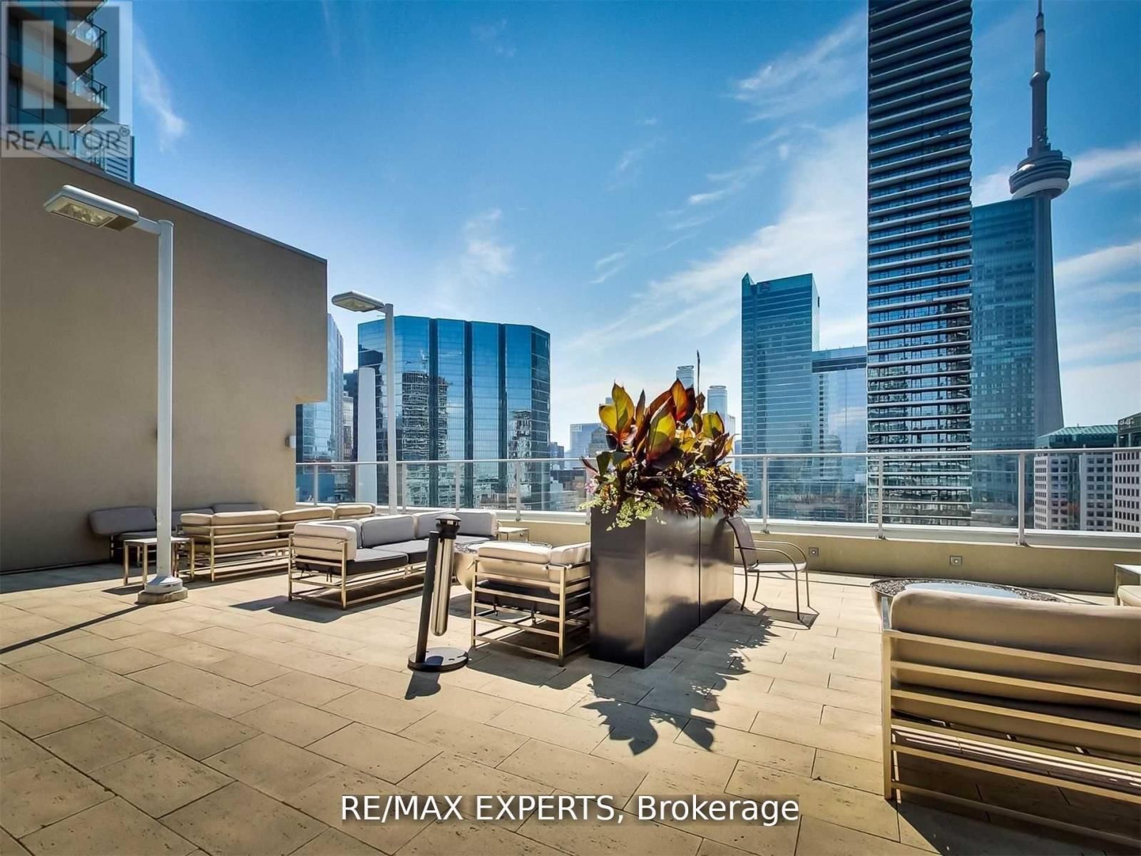 302 - 126 SIMCOE STREET Image 25