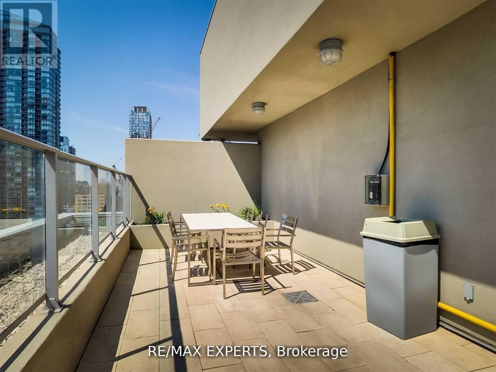 302 - 126 SIMCOE STREET Image 27