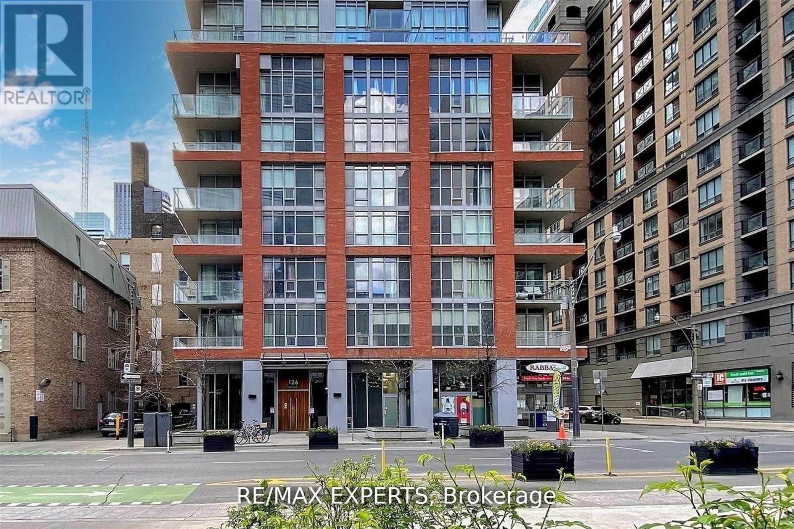 302 - 126 SIMCOE STREET Image 3