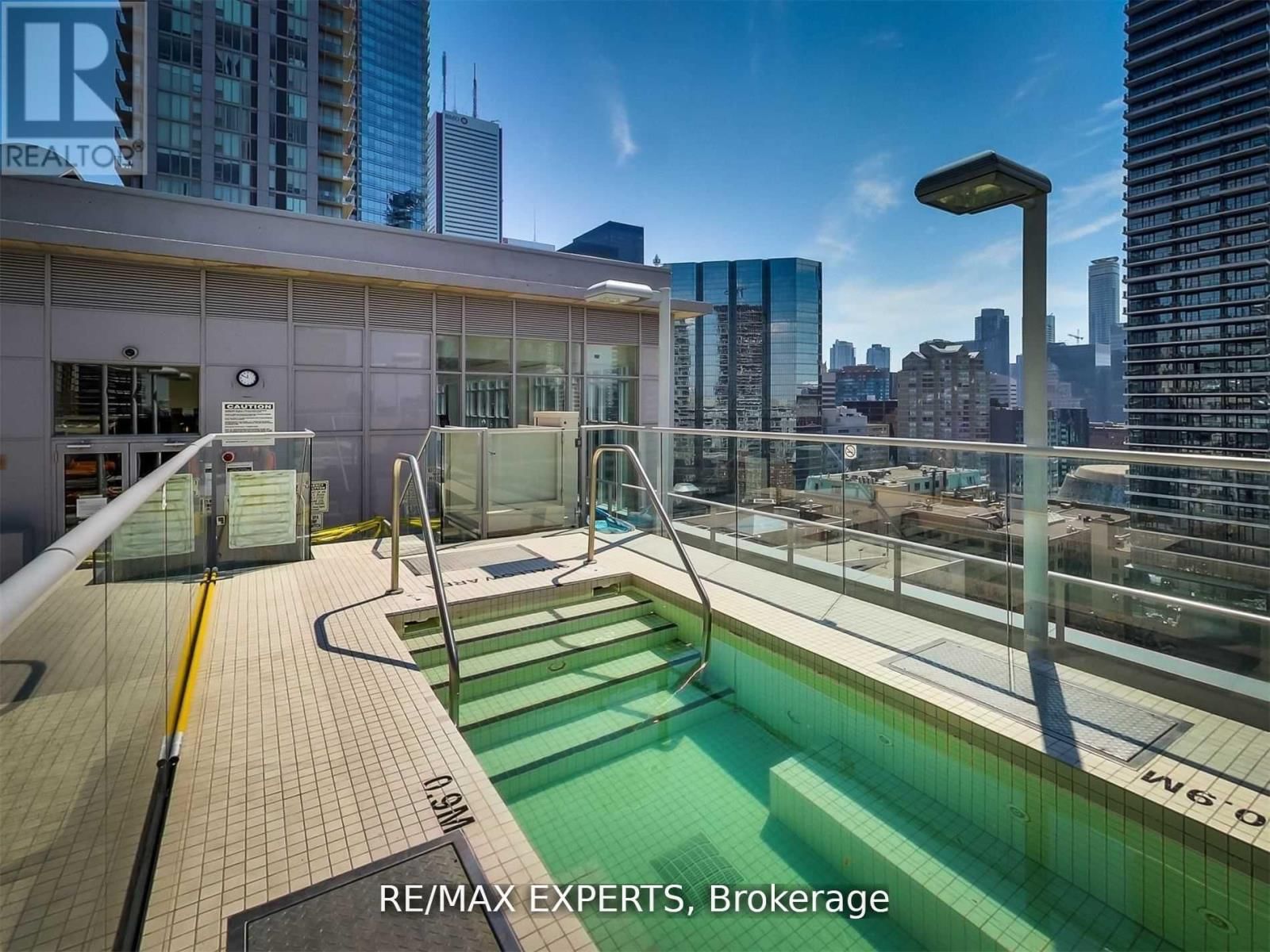 302 - 126 SIMCOE STREET Image 31