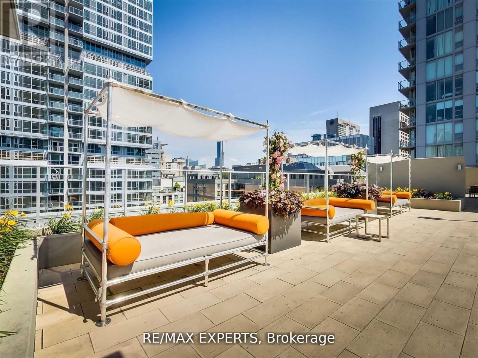 302 - 126 SIMCOE STREET Image 32